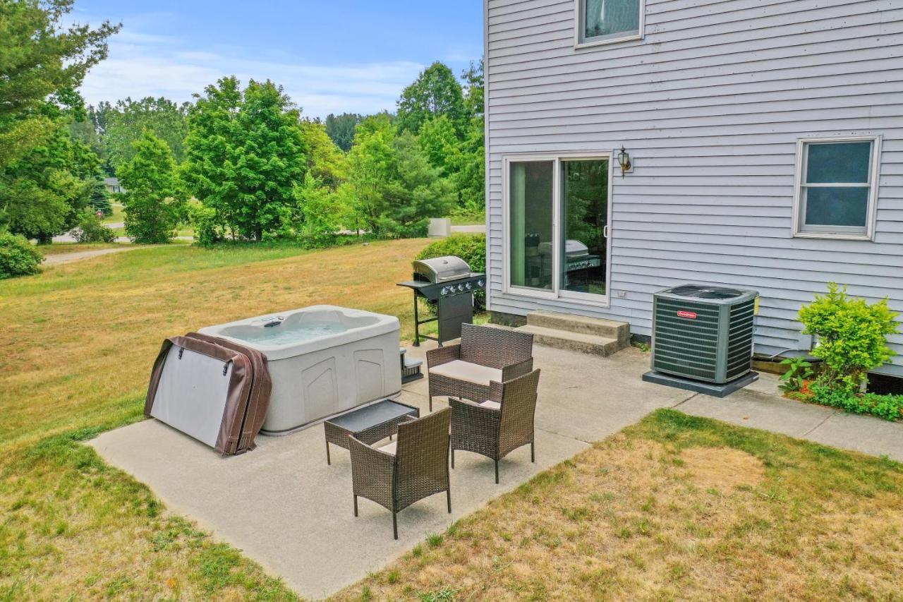 Long Lake Retreat- Hot Tub, Pool Table, Firepit Traverse City Eksteriør bilde